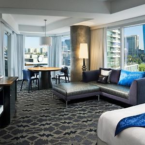 Corner King Studio Suite View